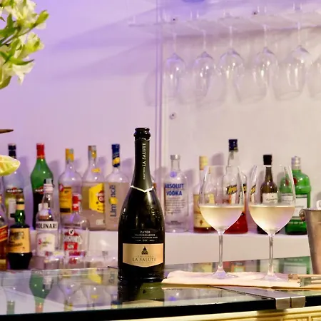 阿尔伯格玛林酒店 *