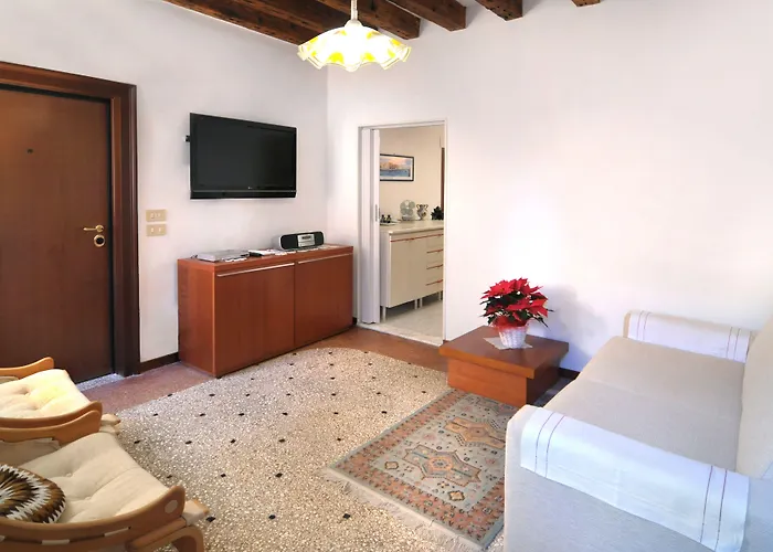 ألبيرغو مارين *